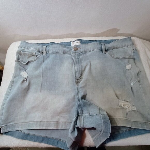 EUC: Lane Bryant Sze 28 Light Wash Distressed Denim Shorts - Picture 4 of 5